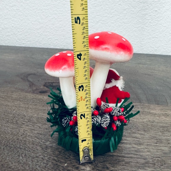 Vintage Santa Claus Mushrooms Holiday Decor Figurine - Picture 2 of 3